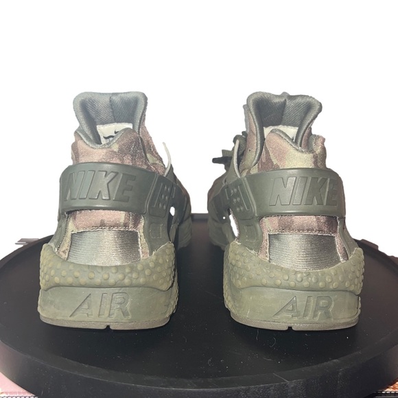 Air Huarache by Nike Green Camo, Size 9 - Picture 7 of 8